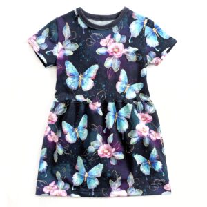 Klänning med fjärilar och blommor