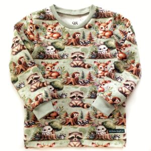 Långärmad t-shirt med skogens djur på grönt