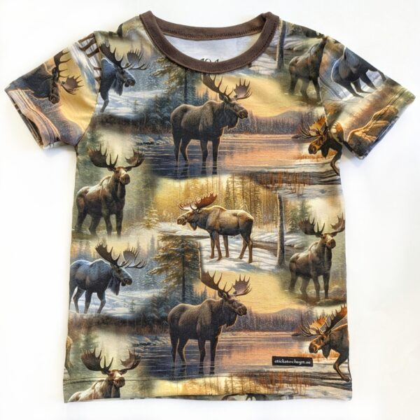 T-shirt med älgar stl 104