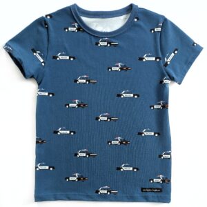 Polisbilar på mörkblått