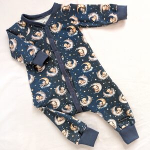 Baggydress med nallar och månar